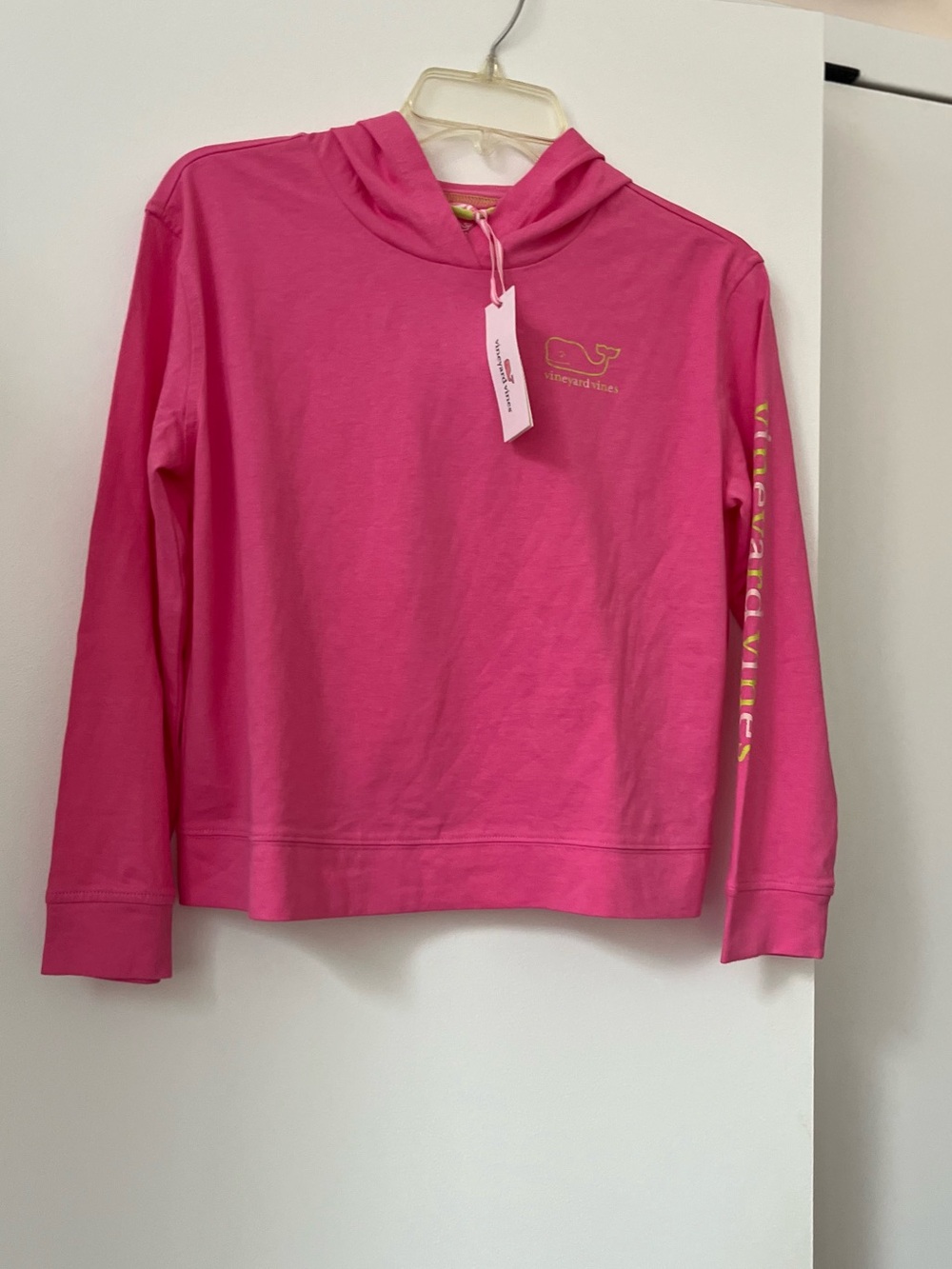 Vineyard vines girls pink long sleeve tee with hood